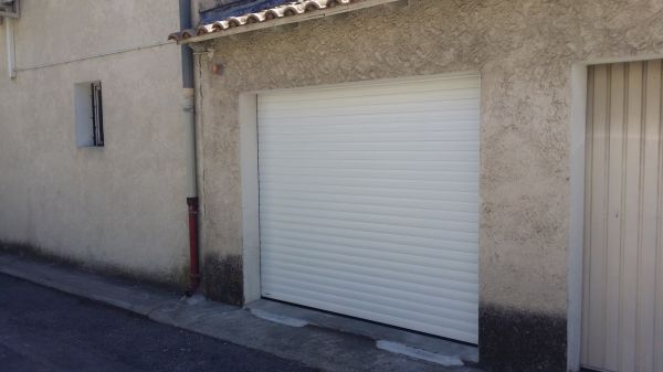 porte de garage en aluminium à Arles
