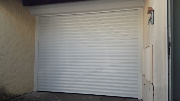 installer une porte de garage enroulable marseille 13013