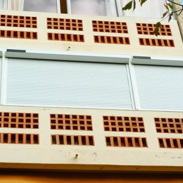 Installation de 3 volets roulants solaires en Aluminium à Plan de Cuques 13380