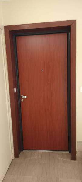 pose d'une porte de sécurité en appartement chez des propriétaires sur la commune de sanary