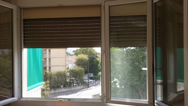 Volet roulant avec moustiquaire intégrée à Marseille 13010