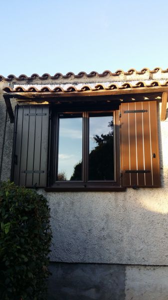 Volet battant en Aluminium isolé laqué Marron