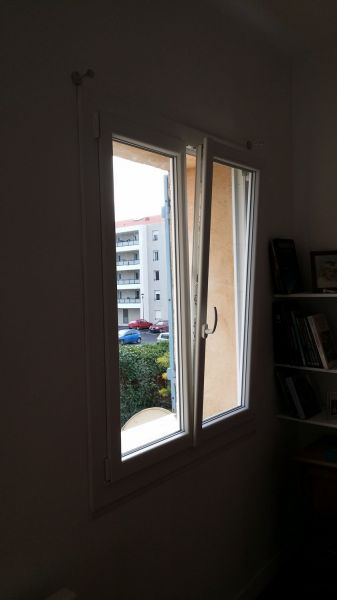 Fenêtres oscillo battante en PVC blanc à Marseille 13013