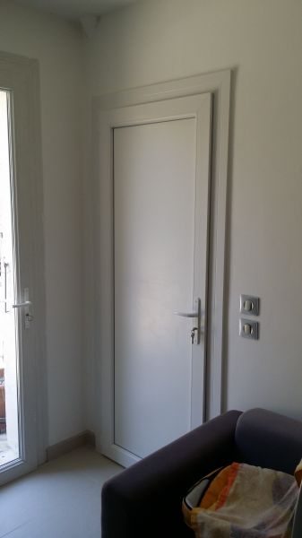 Porte de service PVC à Rousset