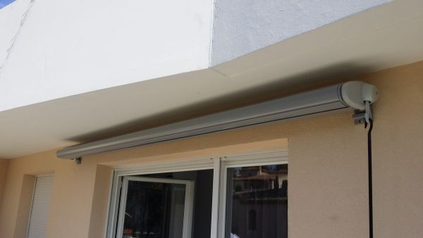 store de terrasse coffre à Marseille