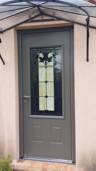 Porte d'entrée en aluminium à St Maximin