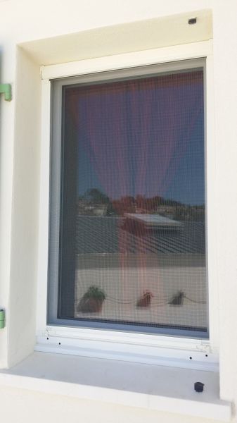 moustiquaire enroulable Plan de Cuques