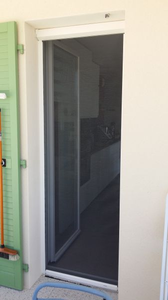 moustiquaire enroulable à Plan de Cuques