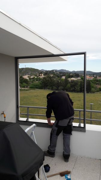 installation d'un chassis alu à plan de cuques