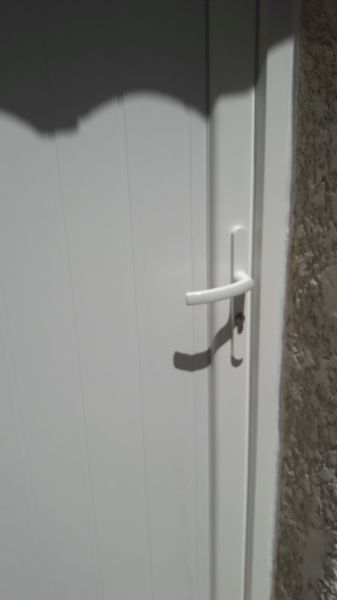 pose d'une porte de service sur auriol