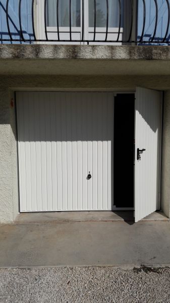 porte de garage avec portillon à marseille