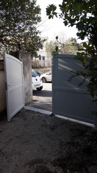 pose d'un portail en aluminium en maison individuelle à marseille