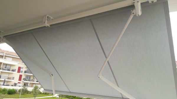 store de terrasse plan de Cuques