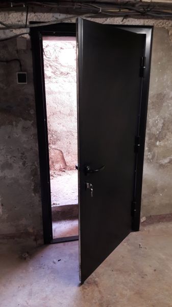 pose d'une porte en acier sur marseille 13013