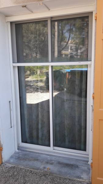 Pose d'une moustiquaire sur mesure sur marseille