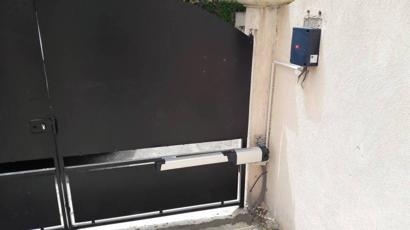 qui choisir pour faire remplacer le moteur de son portail à marseille en maison individuelle