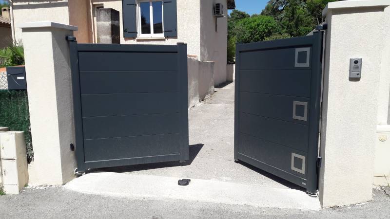 fabrication et pose en sur mesure d'un portail en alu sur marseille 13011