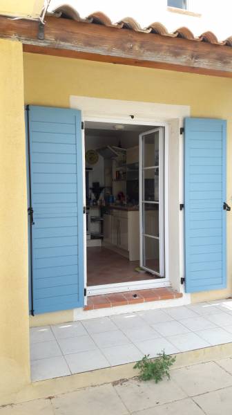 pose de volets battants en alu en rénovationn sur marseille 13014