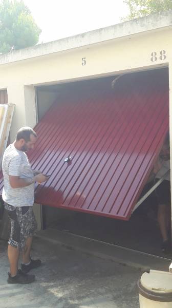 installation d'une porte basculante manuelle en box gaerage individuel sur marseille 13013