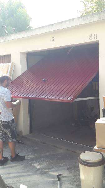 qui pour poser une porte basculante à marseille