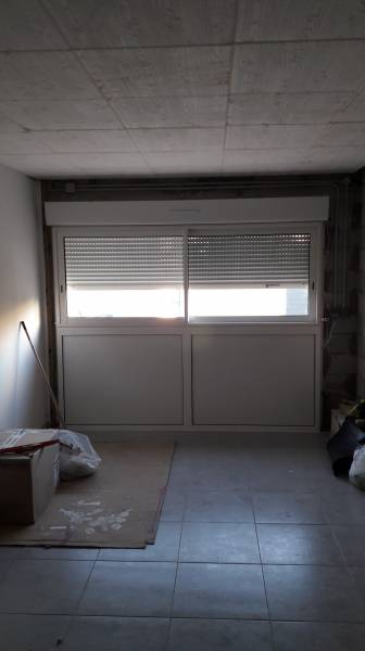 pose d'un coulissant alu avec volet roulant intégré à marseille en maison chez un particulier