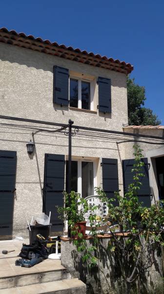 pose de volets alu à Marseille 13013 en villa à étage