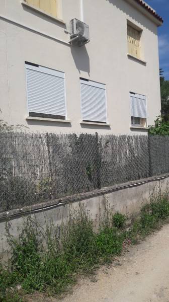 installation de volets roulants solaires en maison individuelle à marseille 13012