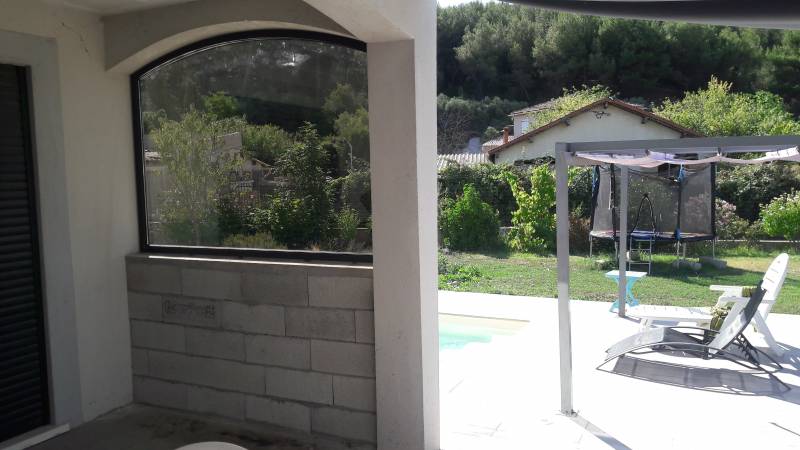 installation d'une fenetre fixe à marseille en maison individuelle chez un particulier