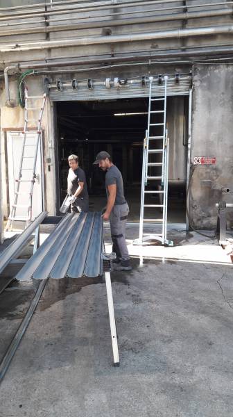 installation chez un professionnel d'un rideau métallique à Gardanne 13120