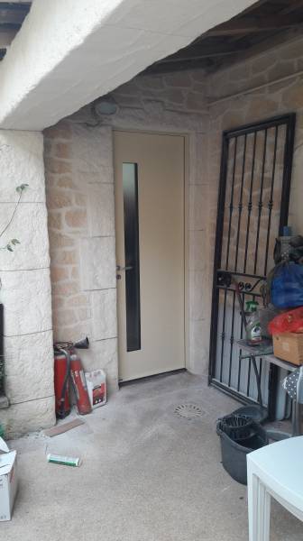 installer une porte d'entrée en rénovation à plan de cuques