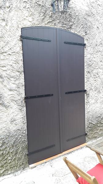 installation de volets en alu isolé en renovation en villa individuelle à aubagne