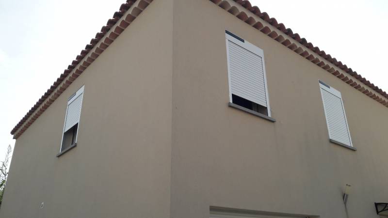 pose de volets roulants solaires sur mesure à marseille en villa
