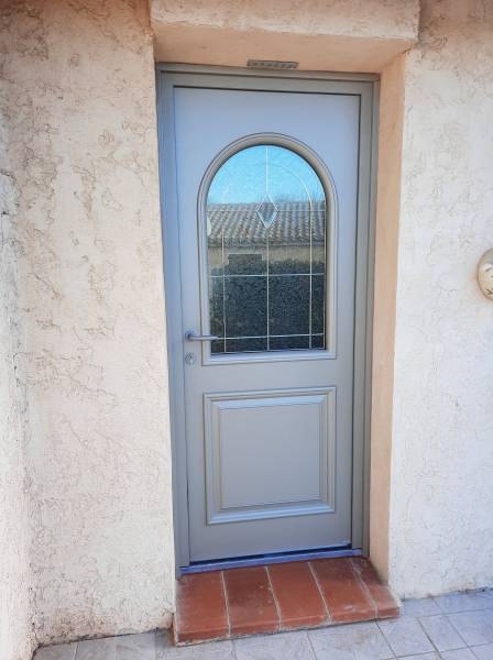installation d'une porte d'entrée en alu sur mesure à Allauch