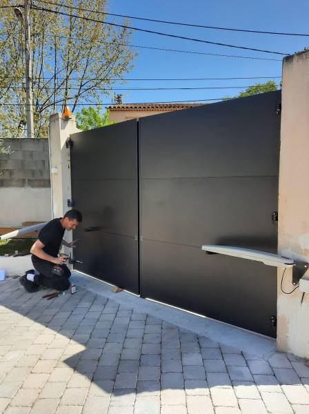 pose d'un portail en alu archi en villa sur Allauch 13190