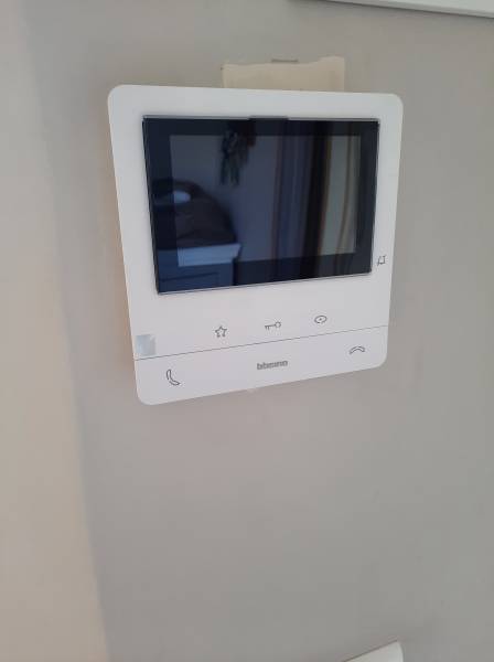 Pose d'un visiophone à Marseille 13013