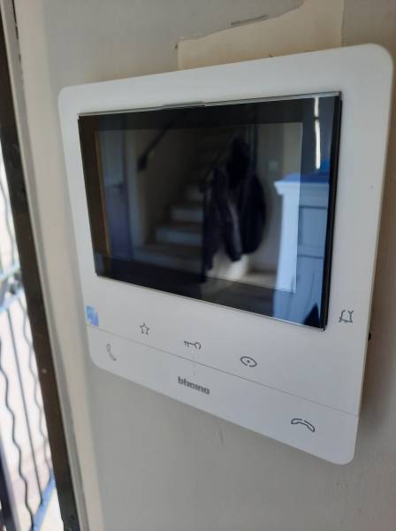 Pose d'un visiophone à Marseille 13013