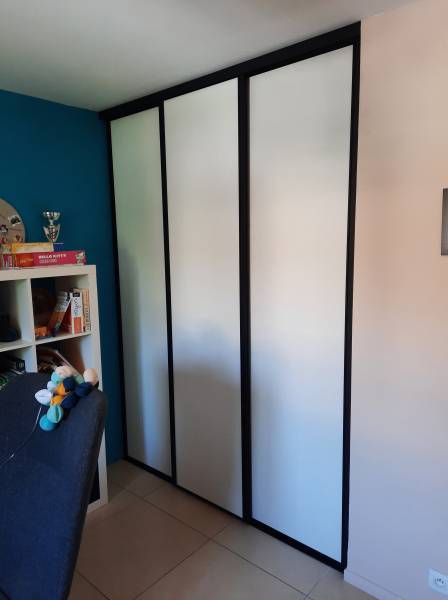 pose de portes de placards coulissantes à marseille 13012