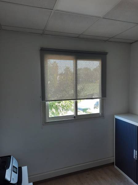 store enrouleur posé sur une fenêtre à marseille 13013