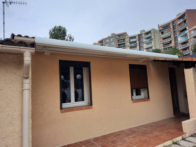 store de terrasse posés en villa individuelle à Marseille 13013