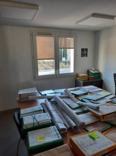 installer des stores pour des fenêtres en sur mesure