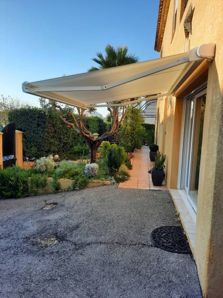Avis pose d'une porte d'entrée, store motorisé et tablier de volet roulant