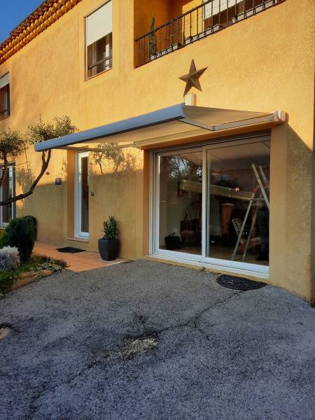 Pose d'un store coffre de terrasse à Marseille 13013