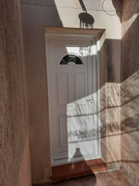 pose d'une porte d'entrée pas chère sur marseille