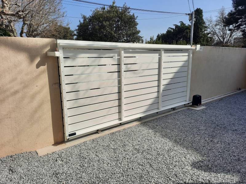 poseur hautement qualifié pour un portail alu sur marseille