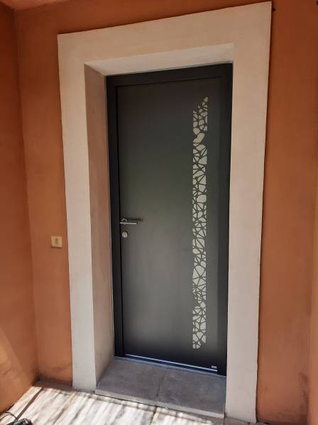 Avis pose de menuiseries en alu + volet roulant + porte d'entrée à Rognes 13840