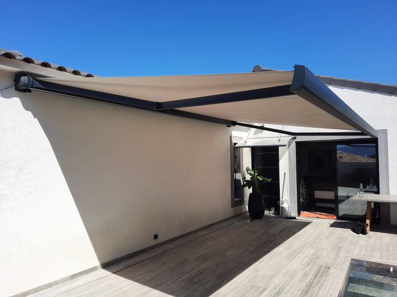 pose de store de terasse electrique en maison individuelle à marseille