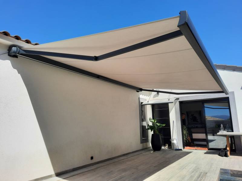 Pose d'un store de terrasse à marseille chateau gombert