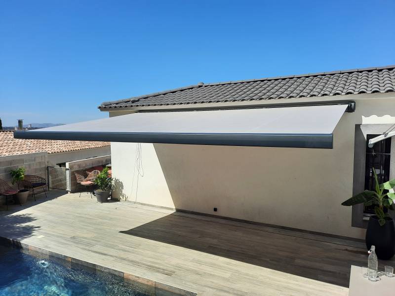 pose d'un store de terrasse à marseille 13013 en maison individuelle chez un propriétaire