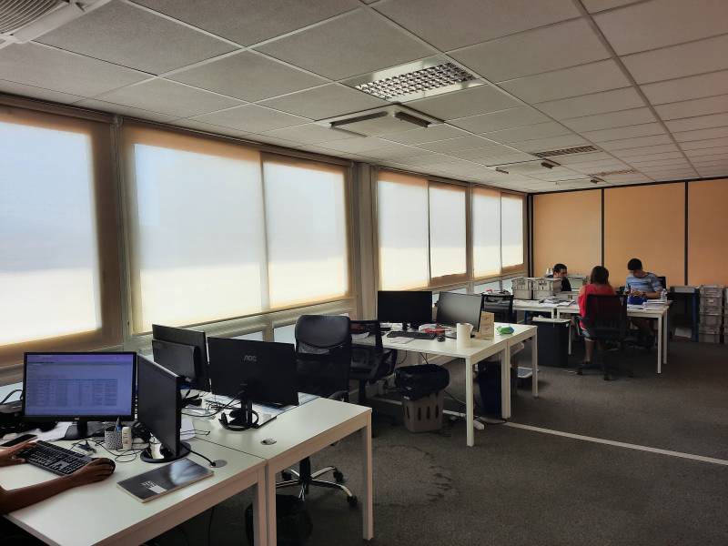 pose de stores enrouleurs à marseille dans des bureaux