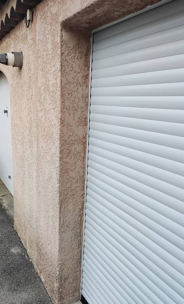 installer une porte de garage en alu sur plan de cuques 13380